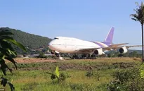Cả làng “nháo nhào” sau một đêm tỉnh giấc thấy máy bay Boeing đậu ngay gần nhà