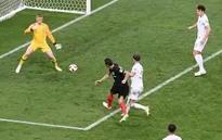 Trong lúc ĐT Croatia ăn mừng bàn thắng "vàng", ĐT Anh đã có quyết định táo bạo thế này
