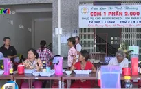 Ấm lòng những suất cơm 2.000 đồng đủ thịt cá