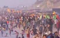 Tắm biển ô nhiễm - tình cảnh khốn khổ của người dân Gaza ngày nắng nóng