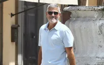 George Clooney lộ diện sau tai nạn mô tô