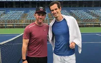 Wayne Rooney tranh tài đánh tennis với Andy Murray