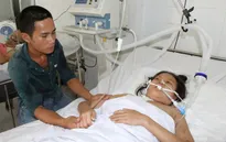 Thương bé 7 tháng tuổi khát sữa khi mẹ thoi thóp trên giường bệnh chờ chết