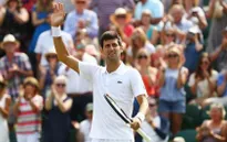 Ngược dòng trước Edmund, Djokovic thẳng tiến vào vòng 4 Wimbledon 2018