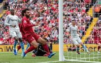 Salah "nổ máy", Liverpool thắng đậm 4-0 để chiếm ngôi đầu Ngoại hạng Anh