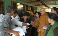 Trung ương Giáo hội Phật giáo Việt Nam ủng hộ, giúp đỡ đồng bào vùng lũ tỉnh Yên Bái