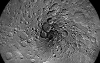 NASA phát hiện dấu hiệu của băng trên Mặt trăng