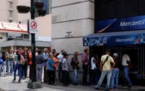 Venezuela đổi tiền để đối phó lạm phát