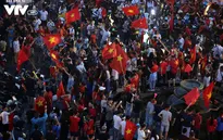 CĐV ăn mừng cuồng nhiệt dù Olympic Việt Nam dừng bước ở bán kết