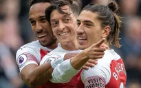 Xhaka, Ozil tỏa sáng, Arsenal trở lại cuộc đua top 4 Ngoại hạng Anh