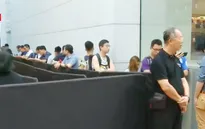 Người Trung Quốc vẫn xếp hàng mua iPhone bất chấp căng thẳng Mỹ - Trung