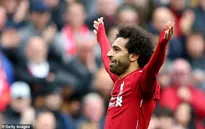 Fan nhí Liverpool nức nở khóc khi được M. Salah tặng quà