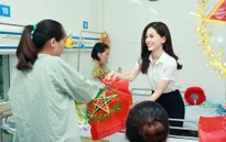 Vừa về Hà Nội, Á hậu 1 Bùi Phương Nga liền đi trao quà Trung thu cho trẻ em