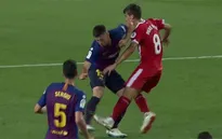 "Gạt tay trúng má", sao Barca được đồng nghiệp nói đỡ