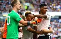 Giận điếng người vì bị đuổi, Rashford đạp tung cửa phòng thay đồ