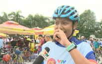 Nhân viên tiếp tế nữ duy nhất ở giải xe đạp VTV Cup Tôn Hoa Sen 2018