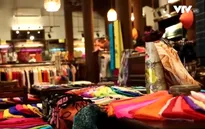 Buổi sáng ở làng lụa Vạn Phúc