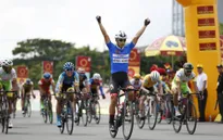 Tổng hợp chặng 8 giải xe đạp quốc tế VTV Cup Tôn Hoa Sen 2018: Im Jaeyeon thắng ấn tượng, rút ngắn khoảng cách áo xanh