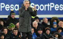 Mourinho "tái mặt" sau chiến thắng trước Everton