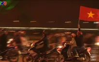 Người hâm mộ đổ ra đường ăn mừng chiến thắng U23 Việt Nam