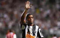 Ronaldinho chính thức từ giã sự nghiệp cầu thủ