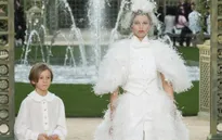 Mê mệt với những thiết kế bay bổng của Chanel