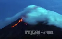 Philippines: Núi lửa Mayon bất ngờ "tỉnh giấc"