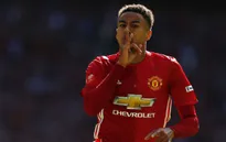 "Thần đồng già" Man Utd lại nhận gạch đá vì thói nhố nhăng trên sân tập