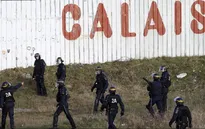 Pháp cam kết ngăn chặn dòng người di cư đi qua cảng Calais