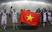 U23 Việt Nam hát cùng các CĐV sau kỳ tích lịch sử