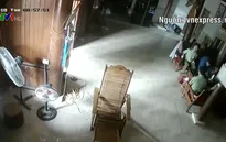 Tạm giam hai cán bộ quản lý thị trường vòi tiền dân