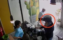 Giả mạo nhân viên an toàn thực phẩm bán thuốc phòng dịch