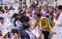 Thăm và tặng quà Tết cho bệnh nhân ung thư