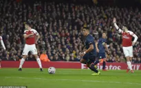 "Hàng hớ" Sanchez được khen giống... tân binh Man Utd