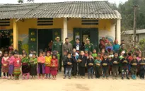 Quỹ Tấm lòng Việt mang Tết sớm đến với học sinh trường PT Dân tộc bán trú Tiểu học xã Lũng Cú