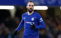 Sốc: Không chỉ chơi tệ, Higuain còn đang chấn thương!