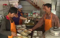 Tình người nơi bếp ăn từ thiện tỉnh An Giang
