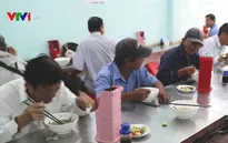 Ấm lòng quán cơm Nụ cười, 1.000 đồng 1 tô bún bò
