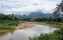 Nước sông Mekong ở Đông Bắc Thái Lan giáp với Lào cạn đến mức tới hạn