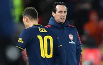 Trở lại mạnh mẽ, Mesut Ozil sắp hết bị "ghét"