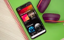 YouTube Music cạnh tranh trực tiếp với Apple Music và Spotify trên iPhone
