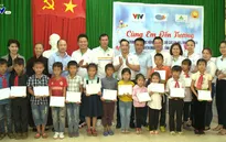 Quỹ Tấm lòng Việt trao học bổng hỗ trợ học sinh nghèo vượt khó tỉnh Thanh Hóa