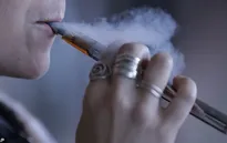 Phơi nhiễm khói thuốc lá điện tử khiến chuột phát triển ung thư phổi