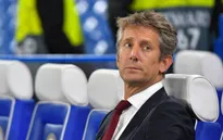 Edwin van der Sar ký hợp đồng mới với Ajax
