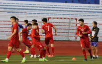ĐT U22 Việt Nam tập làm quen với SVĐ Binan