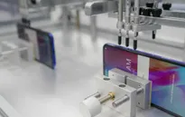 Xem những màn "tra tấn" kiểm thử chất lượng điện thoại Vsmart