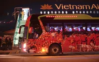 ẢNH: U22 Việt Nam và ĐT nữ Việt Nam về đến Hà Nội sau hành trình chinh phục SEA Games 30