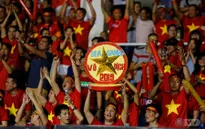 ẢNH: Rạng rỡ sắc màu CĐV Việt Nam trong chiến thắng kịch tính trước U22 Indonesia
