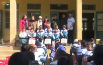 Giáng sinh ấm áp đến với học sinh nghèo vùng biên giới tỉnh Thanh Hóa