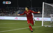 VIDEO: Đức Chinh lập cú đúp bằng pha bay người đánh đầu đẹp mắt